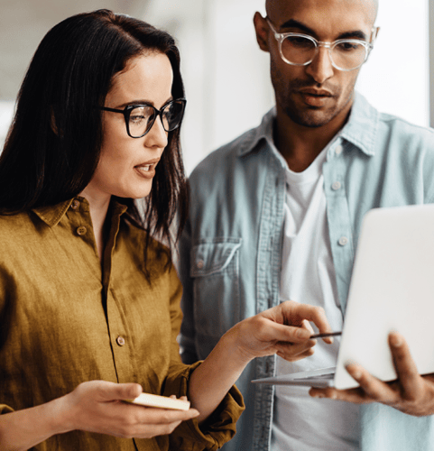 Two personas talking while looking at a computer